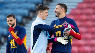 Kepa y Joselu, con Nacho al fondo, en un entrenamiento de la Selección.