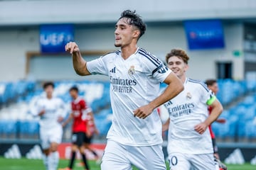 Fortea celebra su gol de penalti contra el Milan.