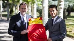 Mariano Rajoy junto al campe&oacute;n del mundo de 20 km marcha, Miguel &Aacute;ngel L&oacute;pez. 
