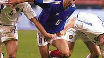 <b>HARÁ DE ZIDANE.</B> Con 34 años, Djorkaeff será el encargado de dirigir el ataque de Francia.