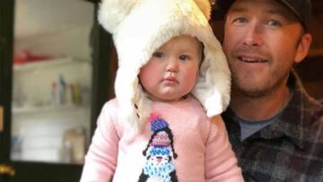 El esquiador Bode Miller posa junto a su hija peque&ntilde;a Emeline Grier, &#039;Emmy&#039;, en una imagen tomada por su esposa.