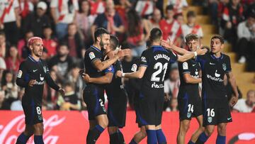 Los jugadores del Atlético celebran el 0-2 conseguido por Hermoso frente al Rayo Vallecano.