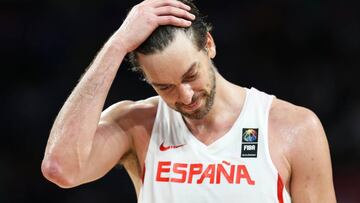 CORRIGE GU&Iacute;A TUR60 - ESTAMBUL (TURQU&Iacute;A), 14/9/2017.- Pau Gasol de Espa&ntilde;a reacciona en el juego ante Eslovenia hoy, jueves 14 de septiembre de 2017, durante su juego de la semi final de Eurobasket 2017, en Estambul (Turqu&iacute;a). EFE/TOLGA BOZOGLU