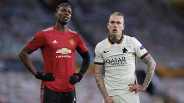 Pogba y Karsdorp, durante el United-Roma de la Europa League.