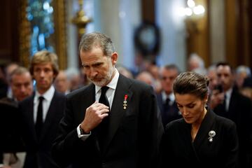 El rey Felipe VI y la reina Doña Letizia durante el servicio de funeral de Constantino II de Grecia. 
 