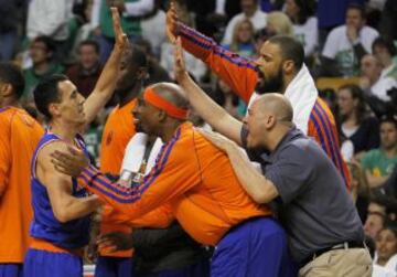 Celtics 80 - Knicks 88 (2-4). Los jugadores de los New York Knicks celebran el pase a la semifinal de la conferencia Este.