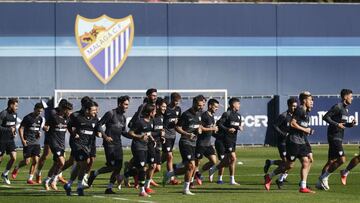 Los jugadores del Málaga, entrenándose en el Anexo.