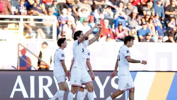 AMDEP5056. RANCAGUA (CHILE), 02/10/2025.- Marcos Zambrano (c) de Estados Unidos celebra un gol este jueves, en un partido del grupo E de la Copa Mundial Sub-20 entre Estados Unidos y Francia en el estadio Codelco El Teniente en Rancagua (Chile). EFE/ Elvis González