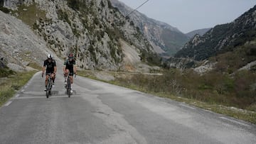 23/04/23 CICLISMO REPORTAJE ENTREVISTA
PREVIA VUELTA ESPAÑA 2023  LA VUELTA 2023
SUBIDA BEJES EN CANTABRIA 
OSCAR FREIRE Y SU HIJO MARCOS