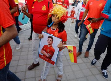 Varios grupos de ciudadanos cataríes han participado en un evento en Doha donde han apoyado a diferentes selecciones del Mundial. En la foto, en apoyo a la selección española. 