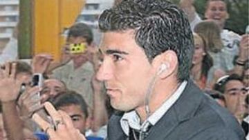 <b>MÁS LEJOS. </b>El Arsenal ha dicho no a la oferta blanca por Reyes.