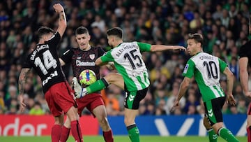 ?lex Moreno, ante el Athletic.