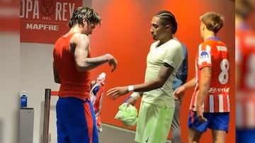 El abrazo entre Raphinha y Rodrigo de Paul que ha dado de que hablar en redes