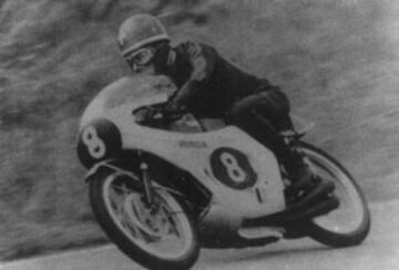 Obtuvo 76 victorias, 112 podios y 9 títulos en su carrera, además de 14 victorias en el el TT Isla de Man. 
Falleció el 23 de marzo de 1981 debido a las heridas sufridas en un accidente automovilístico dos días antes.