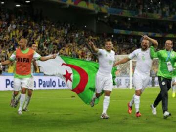 Los argelinos celebran el pase a octavos de final.