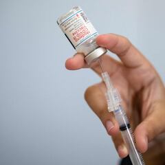 Autorizada dosis de refuerzo para mayores de 60 años: quién se puede poner la vacuna y fechas