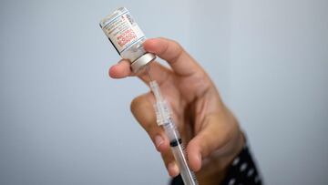 Autorizada dosis de refuerzo para mayores de 60 a&ntilde;os: qui&eacute;n se puede poner la vacuna y fechas