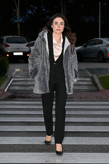 Paloma Segrelles regresando a la capilla ardiente de Fernando Gómez-Acebo.