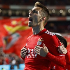 Grimaldo se dispara: es el tercer lateral zurdo con más impacto de Europa