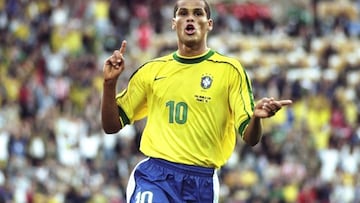 Rivaldo durante un partido con la Selección Brasileña.