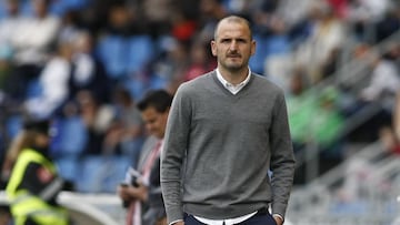 Fernando Soriano deja de ser el entrenador del Almería