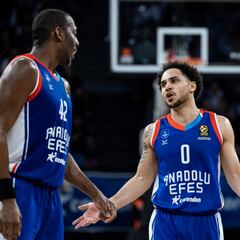 Larkin ‘atiza’ a Ataman: “Gano 4 millones, debería jugar”