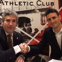 Aritz Aduriz: Athletic Club striker signs new contract