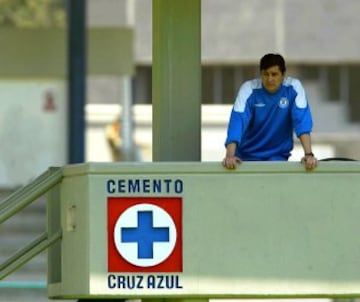 El último estratega que hizo al Cruz Azul campeón de Liga. Arribó en marzo del 2004 y se fue en octubre del mismo año.