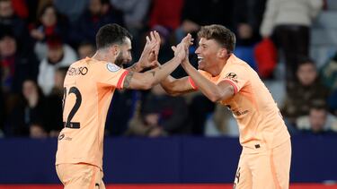 Mario Hermoso y Marcos Llorente celebran el gol del centrocampista ante el Levante.