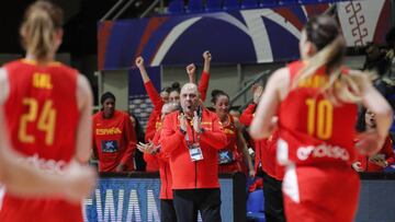 BELGRADE, SERBIA - FEBRUARY 06: Head coach Lucas Mondelo of Spain of Spain reacts during the FIBA Women&#039;s Olympic Qualifying Tournament 2020 Group B match between South Korea and Spain at Aleksandar Nikolic Hall on February 6, 2020 in Belgrade, Serbia. (Photo by Srdjan Stevanovic/Getty Images)