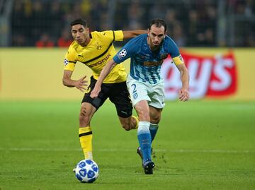 Achraf Hakimi y Diego Godin 