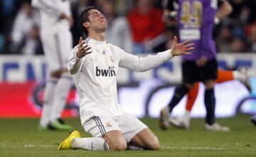 Cristiano vuelve a ser expulsado unos meses despu¨¦s de fichar por el Real Madrid. Golpe¨® al jugador del M¨¢laga Mtiliga caus¨¢ndole una hemorragia nasal.