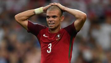 Fernando Santos confía a Pepe toda la seguridad de Portugal