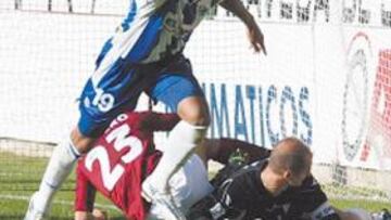 <b>EFECTIVO. </b>Bodipo abrió con su gol el camino de la victoria al Alavés.