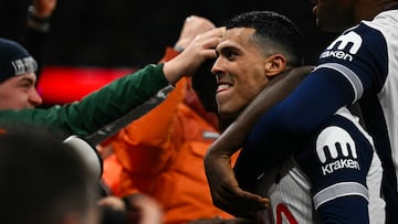 Pedro Porro, jugador del Tottenham, celebra el gol anotado ante el Manchester City.