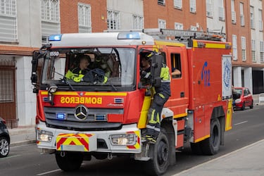 El incendio se originó en la calle Párroco Eusebio Cuenca, en una zona sin urbanizar cercana al Espacio Delicias y el Museo del Ferrocarril, en Madrid.