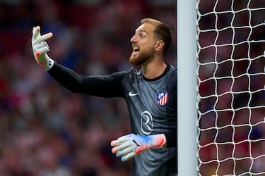 El portero esloveno lleva hasta el momento doce temporadas bajo los palos del Atlético de Madrid (2014-actualidad). En los 512 encuentros como rojiblanco ha visto 12 tarjetas amarillas. Cuenta con una Supercopa de Europa, una Liga, una Europa League y una Supercopa de España. 