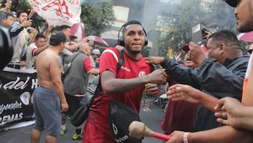 Los seguidores del equipo crema aguardaron a los jugadores a la salida del hotel y los motivaron antes de vivir el cl&aacute;sico ante Alianza en Matute.