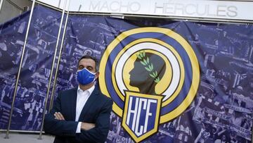 Carmelo Del Pozo en su presentación con el Hércules.