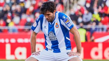 MALLORCA, SPAIN - JANUARY 15: Leandro Cabrera of RCD Espanyol sits on the pitch during the round of 16 of the Copa del Rey match between RCD Mallorca and RCD Espanyol at Iberostar Stadium on January 15, 2022 in Mallorca, Spain. (Photo by Rafa Babot/Getty 