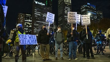 Despu&eacute;s del veredicto en el juicio de Kyle Rittenhouse, se formaron protestas en ciudades como Kenosha, Portland y Nueva York. Te contamos que ocurri&oacute;.