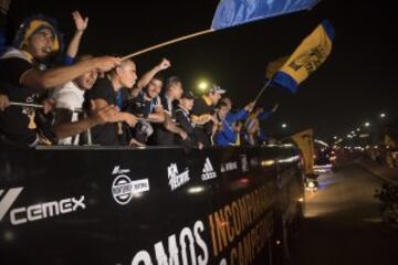 El festejo del campeonato de los Tigres en la Macroplaza.