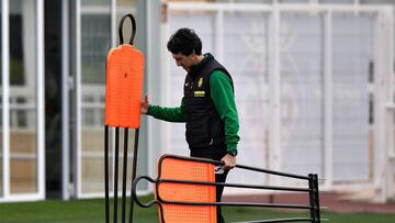 Soccer Football - Champions League - Villarreal Training - Villarreal, Spain - May 2, 2022 Villarreal coach Unai Emery during training REUTERS/Pablo Morano