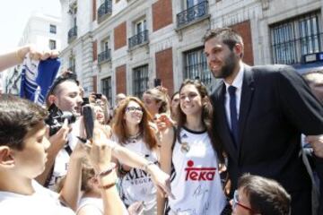 Visita a la sede de la Comunidad. Felipe Reyes.