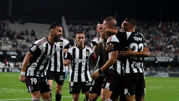 El Cartagena no desaprovecha los regalos del colista