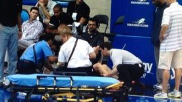 Dairis Bertans da el susto y acaba en el hospital tras una caída