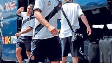 <b>12:40 . </b>La expedición del Espanyol tardó menos de dos horas en recorrer el trayecto entre Sant Adrià y Peralada. Llegaron para almorzar.