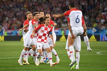 1-0.Los jugadores croatas celebraron el primer gol.