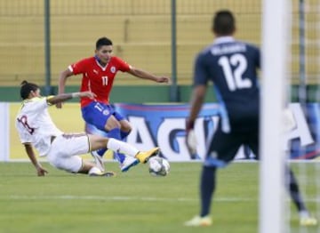 Rodrigo Echeverría y Cristián Cuevas anotaron para un 2-0 que pone en la disputa a Chile.