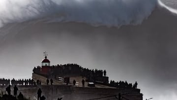 Ola gigante en Nazaré
